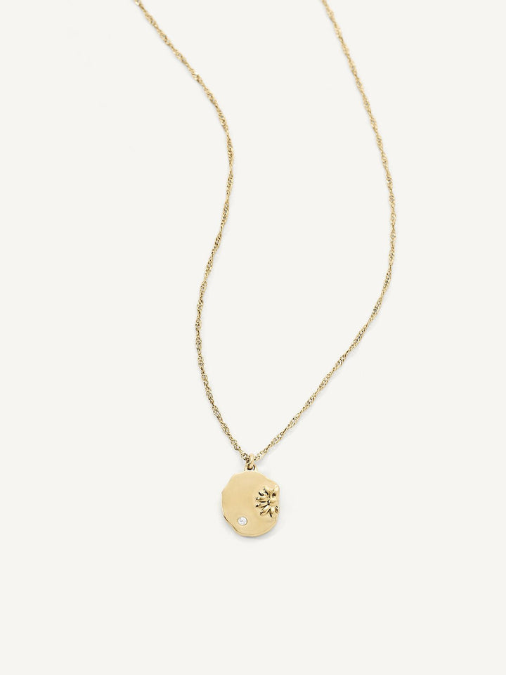 Elisajewels April Daisy Birthday Flower Pendant Necklace