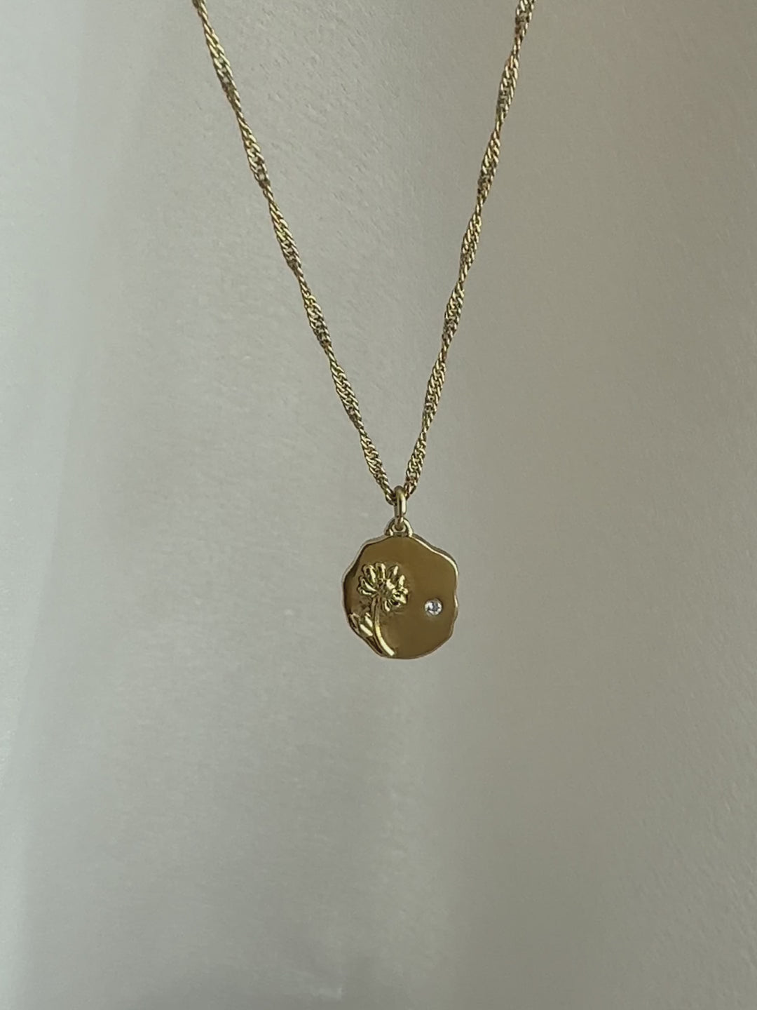 Elisajewels November Chrysanthemum Birthday Flower Pendant Necklace